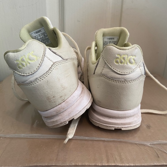 Asics women’s gelsaga trainers size UK 5 - Picture 9 of 16